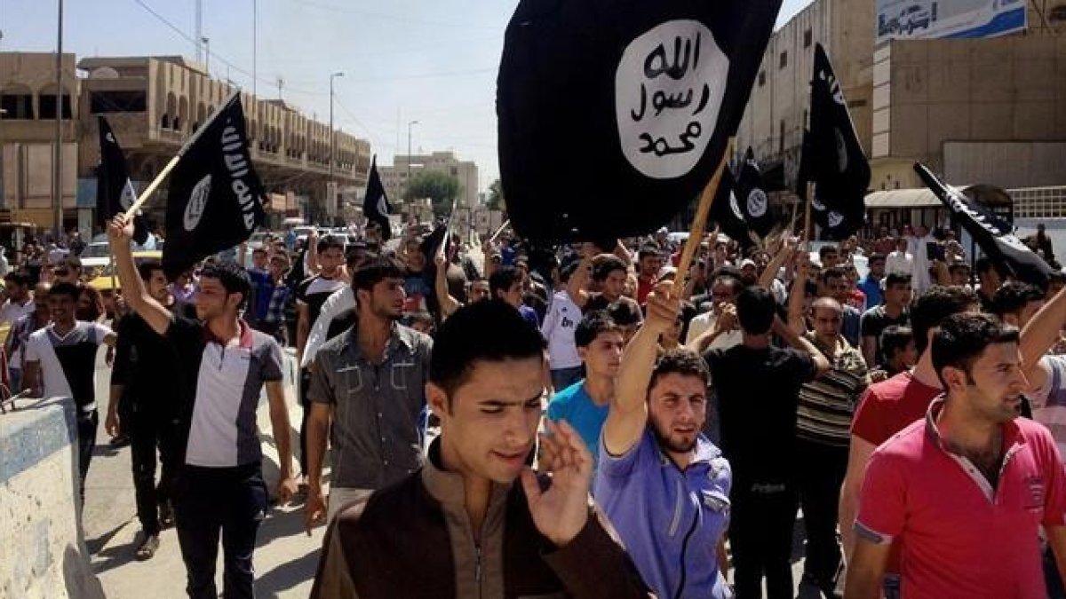 Manifestación a favor del Estado Islámico en Mosul (Irak).-AP / STR
