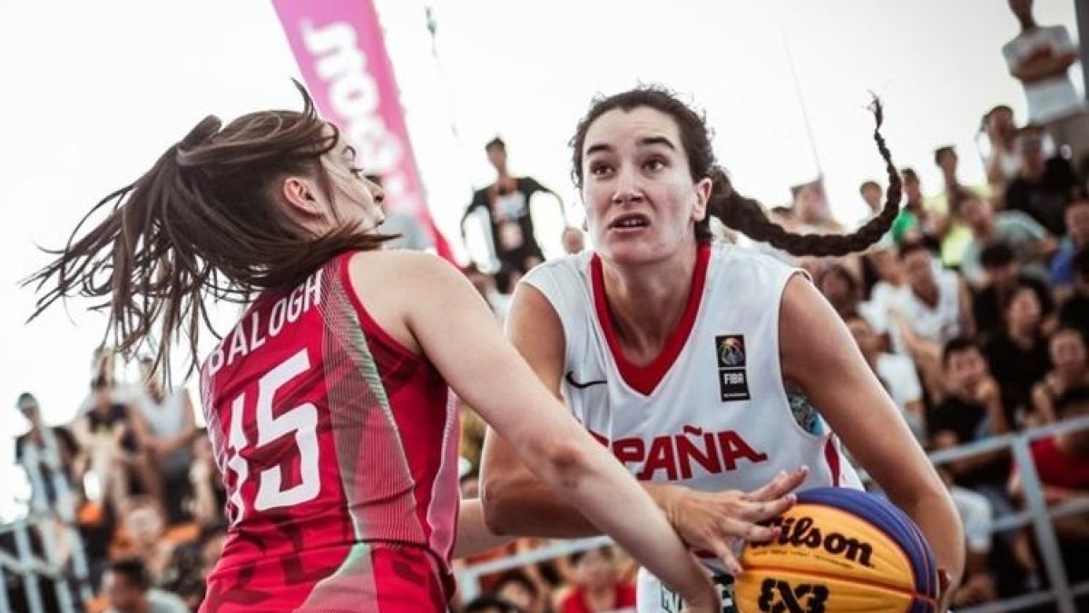 Galerón gana la partida a su rival durante el Mundial 3x3.-FIBA