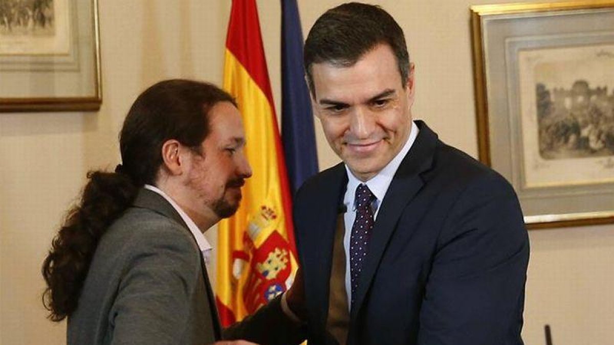 Pablo Iglesias y Pedro Sánchez, en la Moncloa.-EFE / PACO CAMPOS