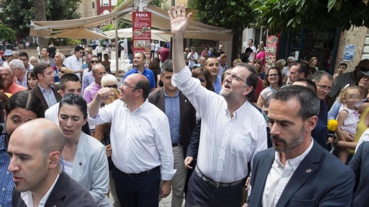 Mariano Rajoy y el presidente Pedro Antonio Sánchez en un acto en Murcia.-EFE