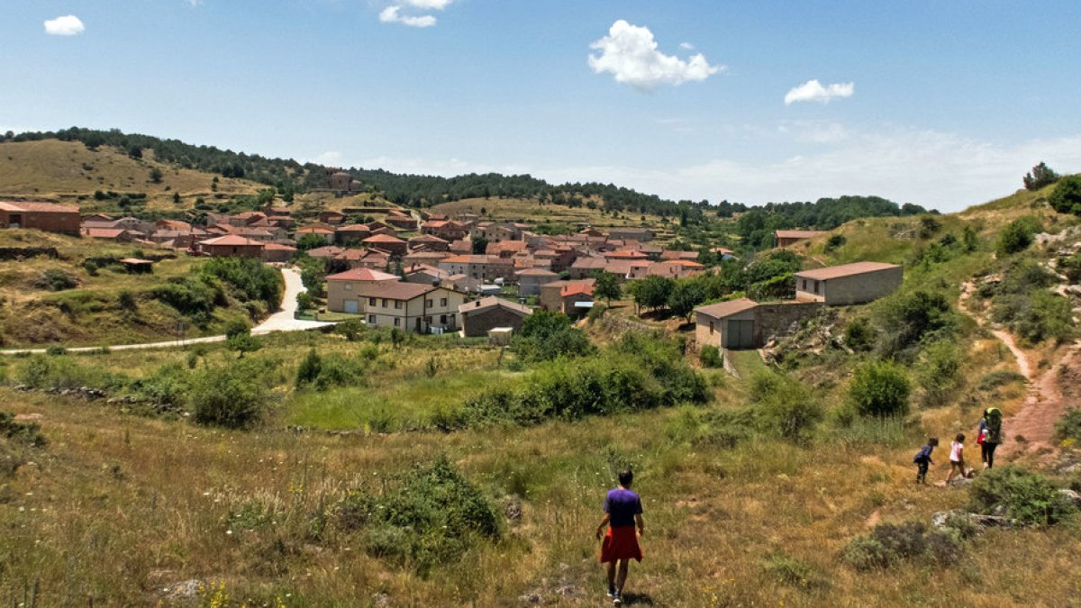 Un familia hace una ruta por la provincia. TOMÁS ALONSO