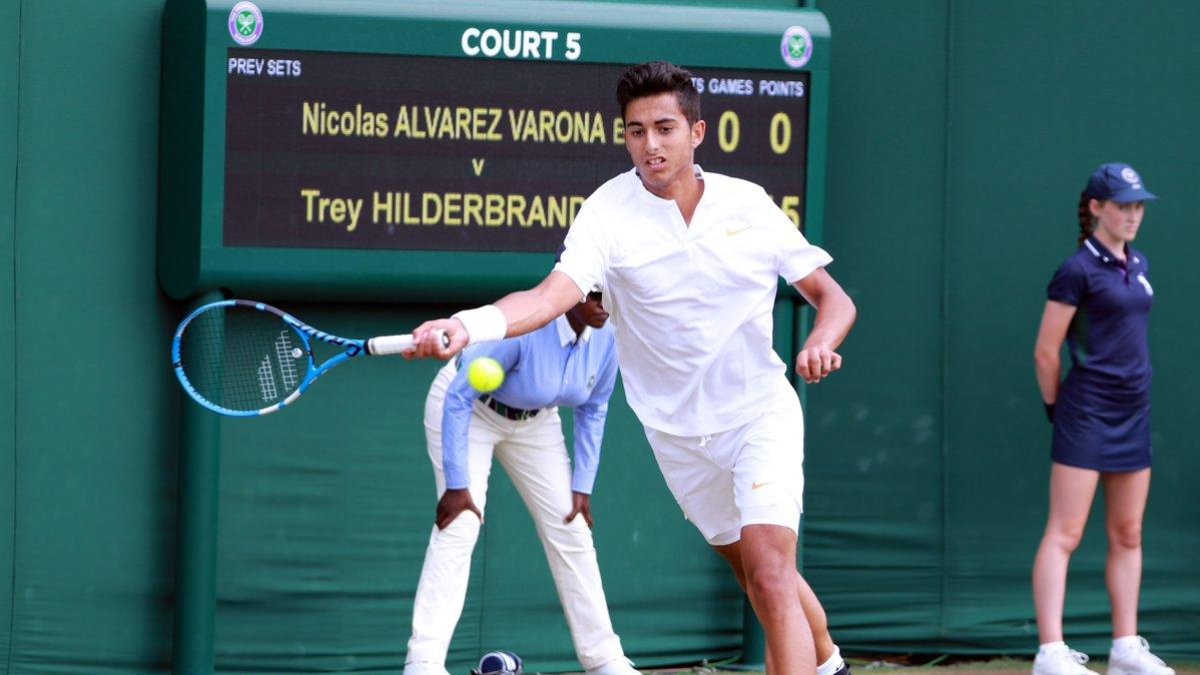 Nicolás Álvarez durante el partido que jugó en individual.-@ZUBITENNIS