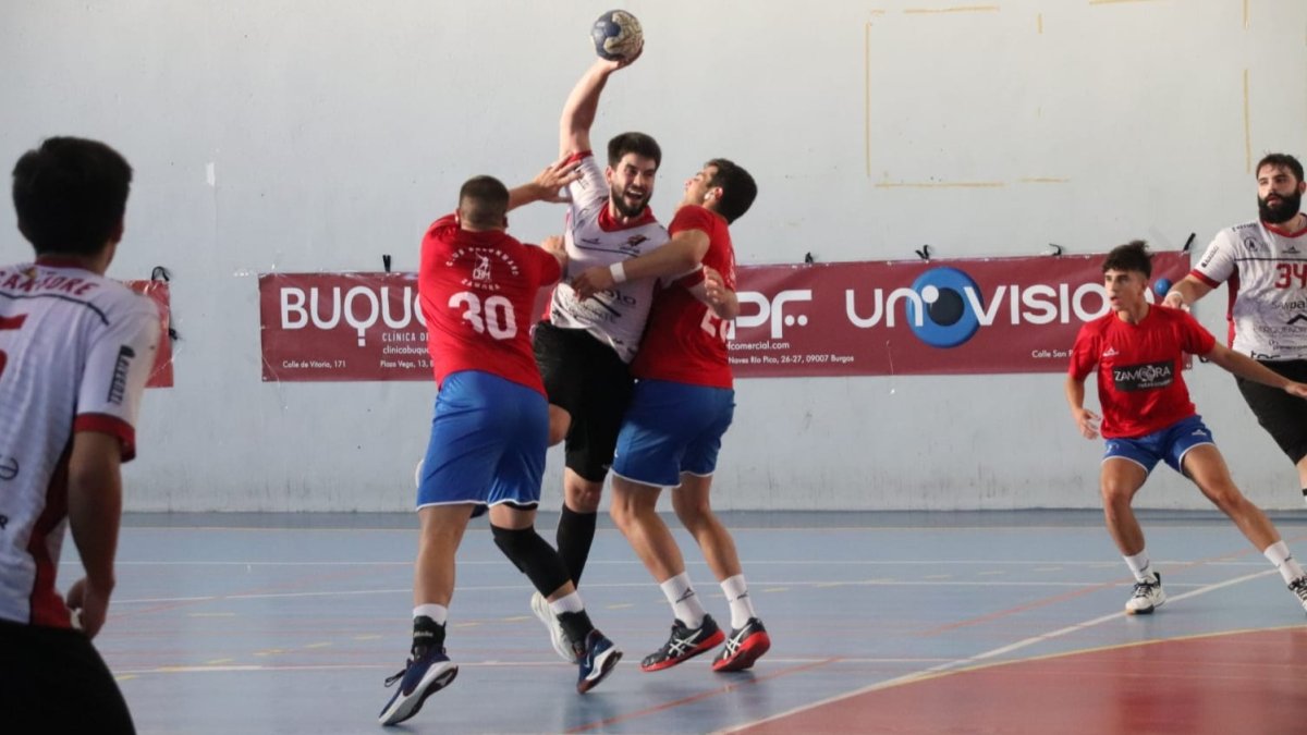 El UBU San Pablo Burgos disputa su tercer amistoso. BM BURGOS