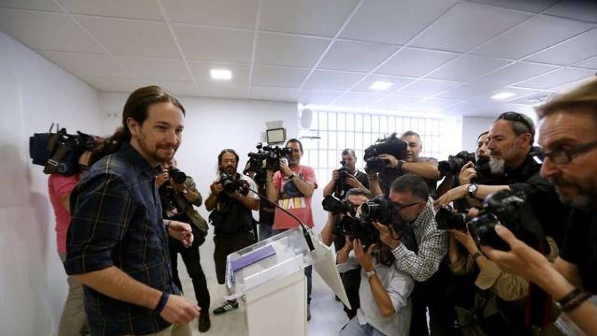 El líder de Podemos, Pablo Iglesias, durante la rueda de prensa que ha ofrecido este jueves para analizar el resultado del 24-M.-Foto: DAVID CASTRO