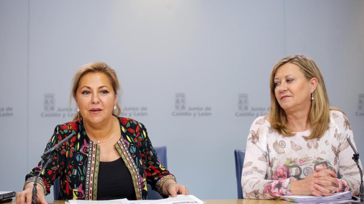 La vicepresidenta y portavoz, Rosa Valdeón, informa de los acuerdos alcanzados en la reunión del Consejo de Gobierno junto a la consejera de Hacienda, Pilar del Olmo.-ICAL