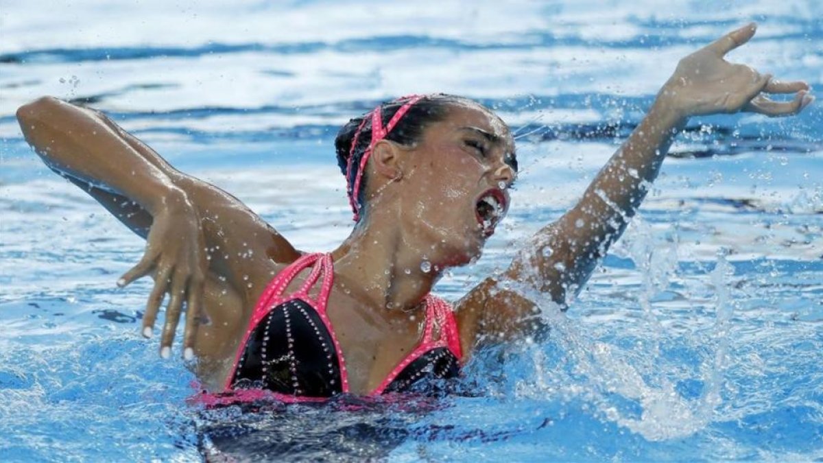 na Carbonell, durante su actuación en solo libre del Mundial de natación.-EFE / ALBERTO ESTÉVEZ