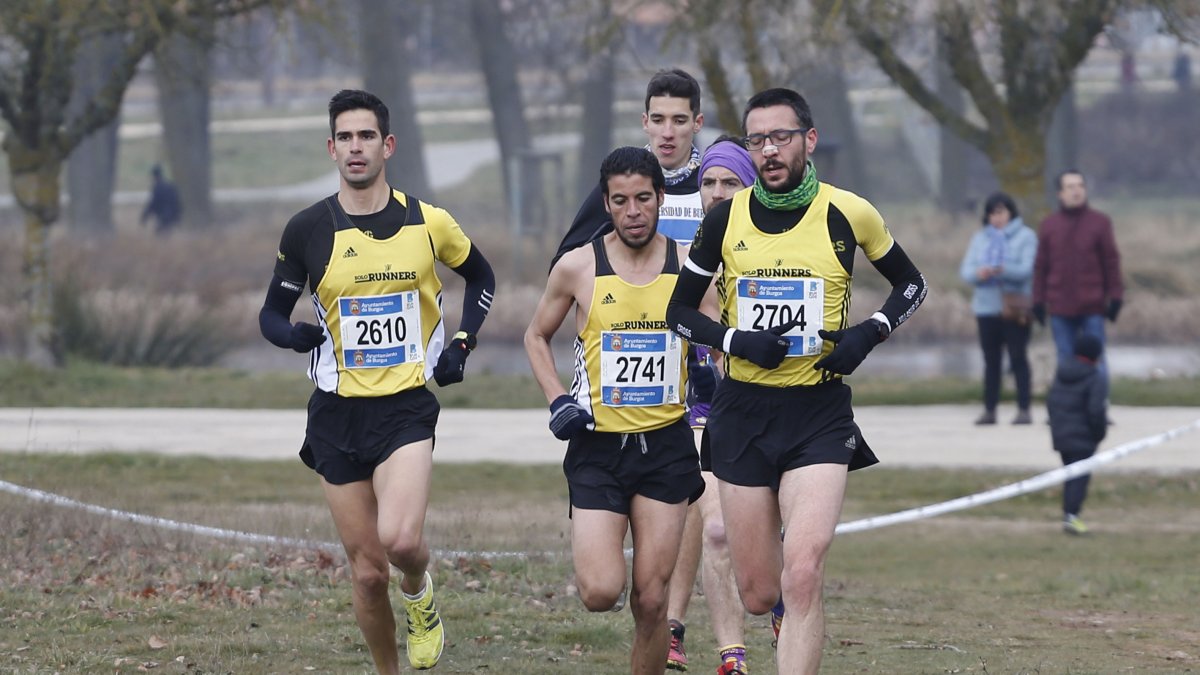 Los corredores en el circuito de Fuente Prior. SANTI OTERO
