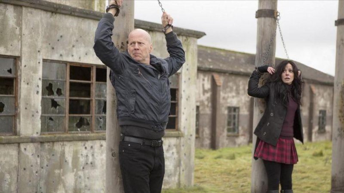 Bruce Willis y Mary-Louise Parker, en Red 2.-EL PERIÓDICO