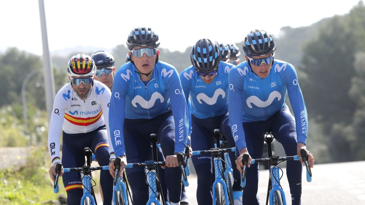Alejandro Valverde, Enric Mas y Marc Soler durante una concentración del Movistar Team. ECB