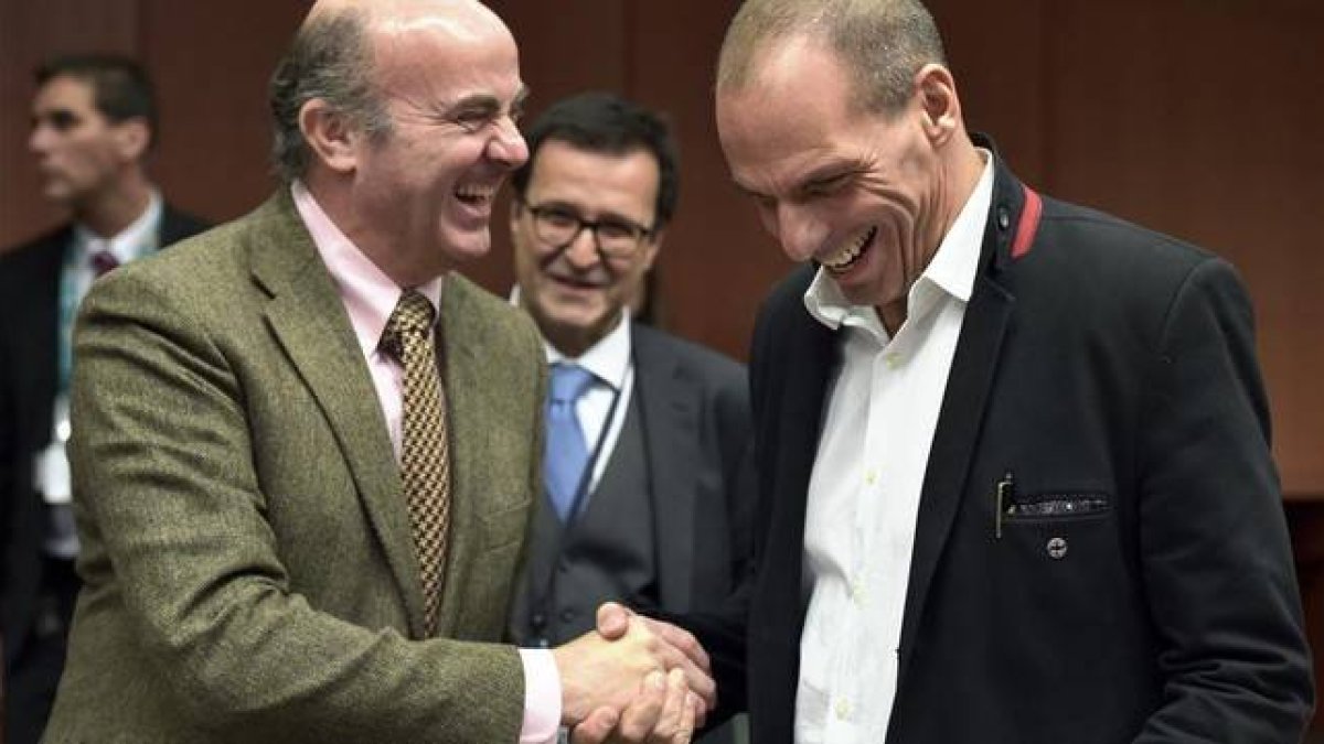 De Guindos y Varoufakis, en una reunión del Eurogrupo.-Foto: REUTERS / ERIC VIDAL
