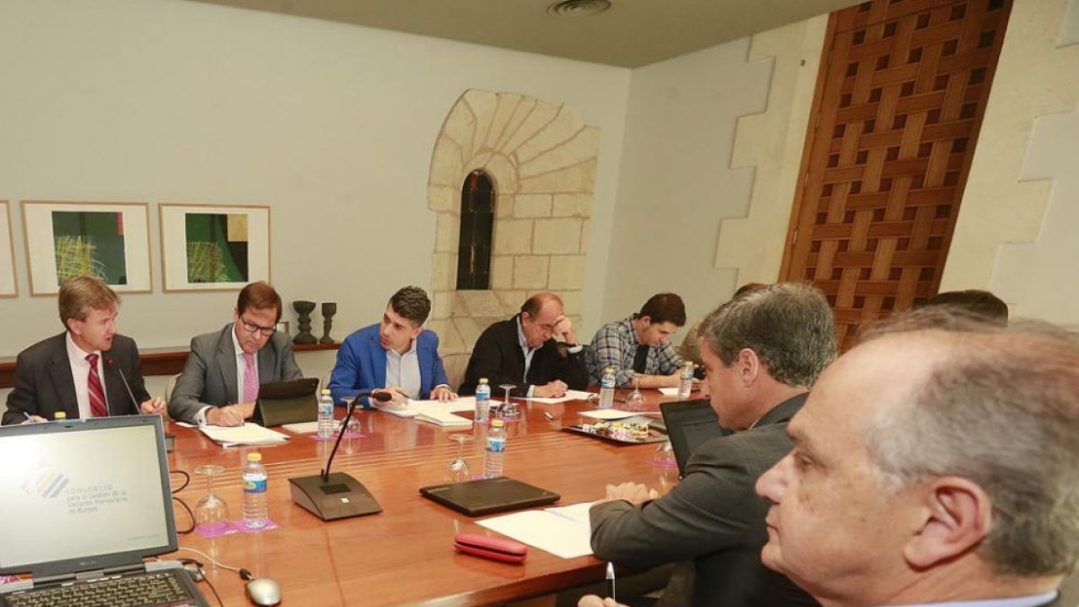 Un momento de la última reunión del consejo rector del consorcio.-RAÚL G. OCHOA