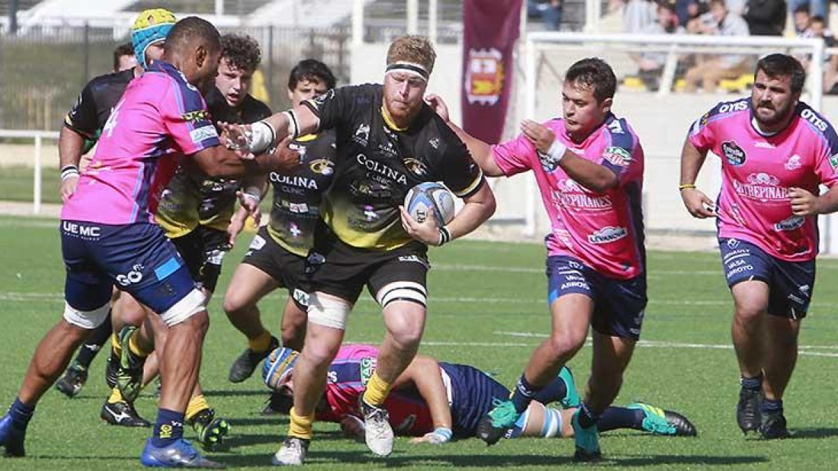 Ruan Snyman gana la línea de ventaja. 