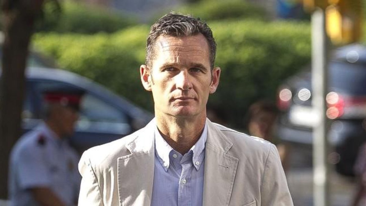 Iñaki Urdangarin, entrando en la Ciutat de la Justícia de Barcelona, en julio del 2013.-JOAN CORTADELLAS