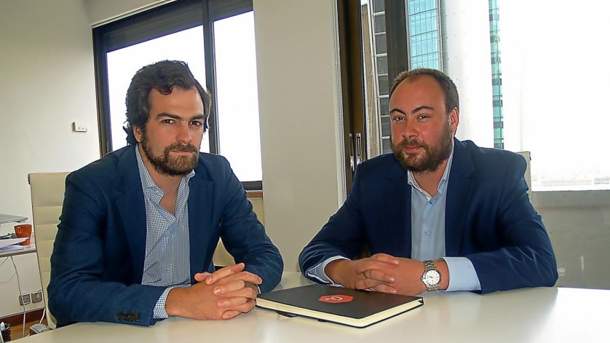 Arriba, Iván Cabezuela, Country Manager, y Bruno Bucher, Responsable de Clientes en Aklamio.-E.M