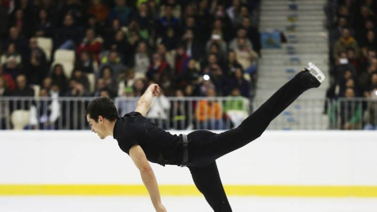 El patinador español Javier Fernández, doble campeón continental y doble medallista mundial, durante su participación en los Campeonatos de España de Patinaje Artístico.-Foto: EFE