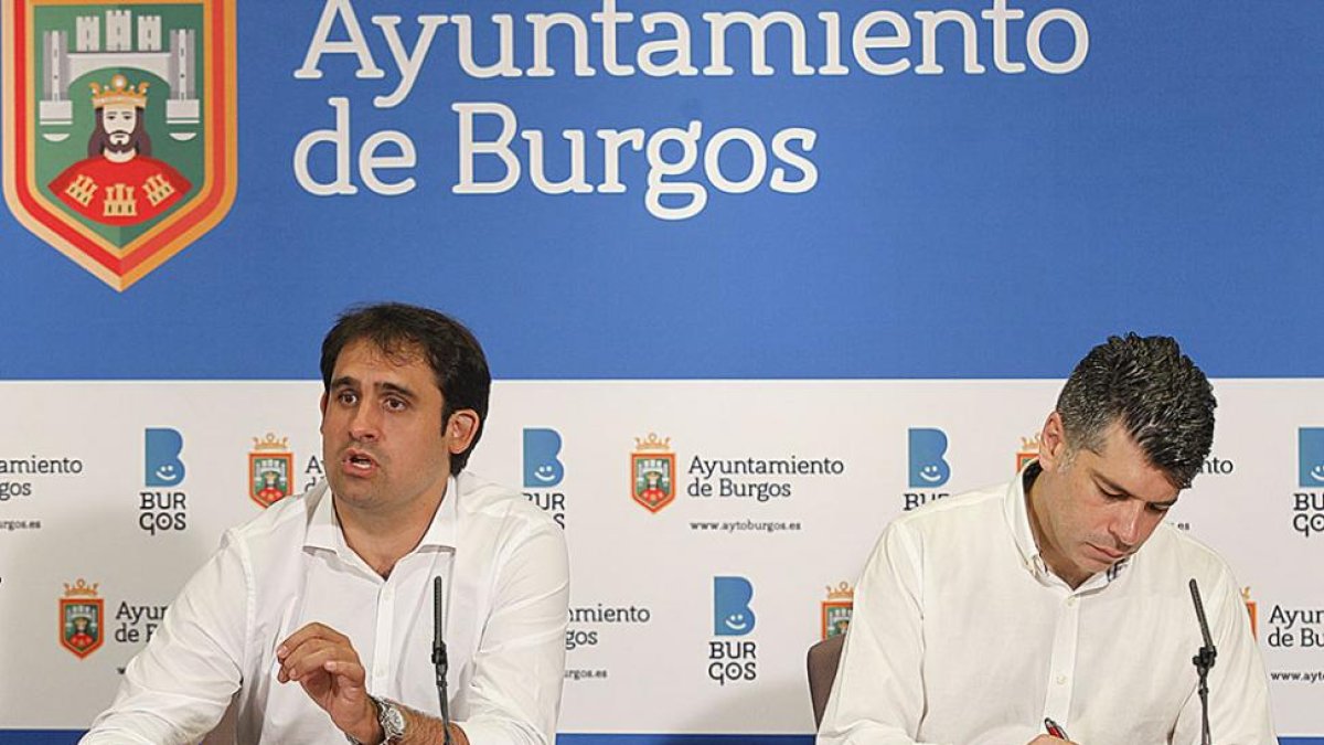 Jesús Berzosa y Vicente Marañón, durante la rueda de prensa de ayer.-SANTI OTERO