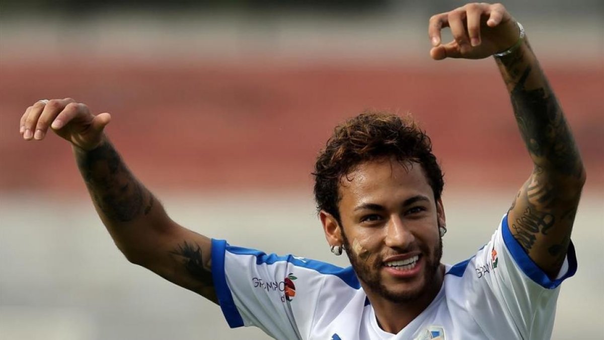Neymar, en un partido benéfico en Brasil.-REUTERS / PAULO WHITAKER