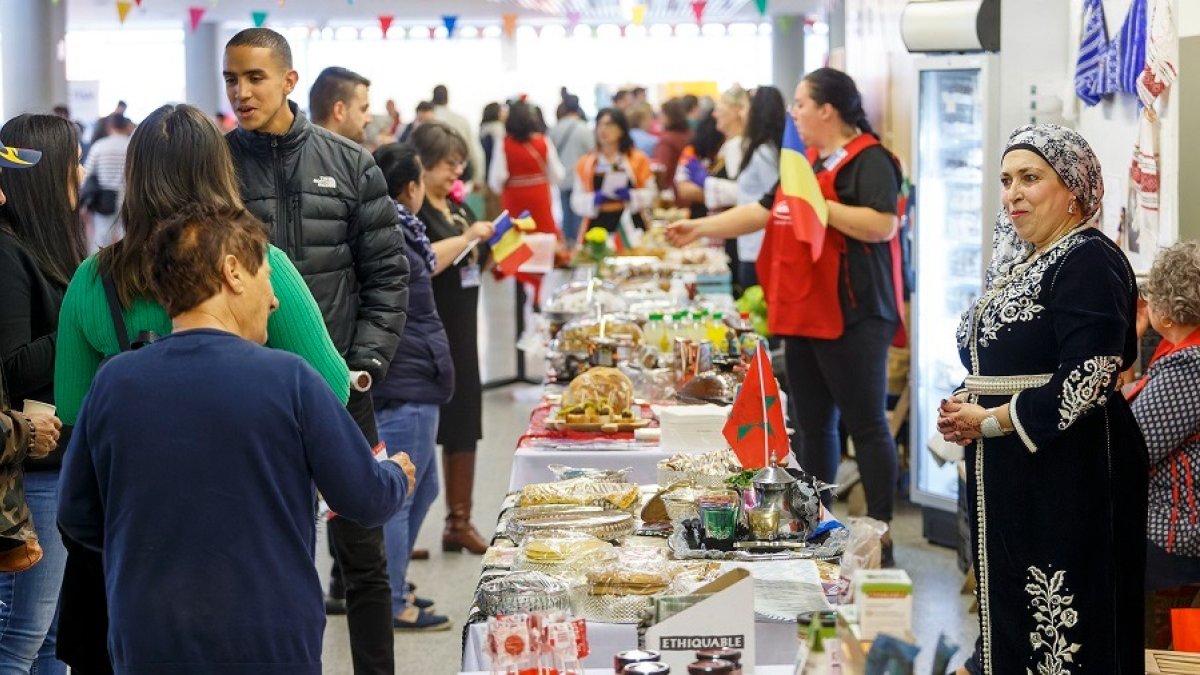El Festival Intercultural contó con la presencia de 17 entidades, entre ellas Burgos Acoge. SANTI OTERO
