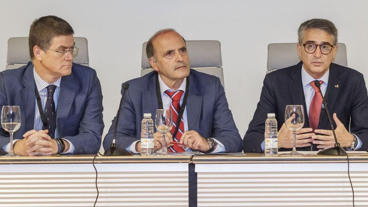 De izquierda a derecha, José Antonio Martín, José María Vela y Emilio de Domingo.-SANTI OTERO