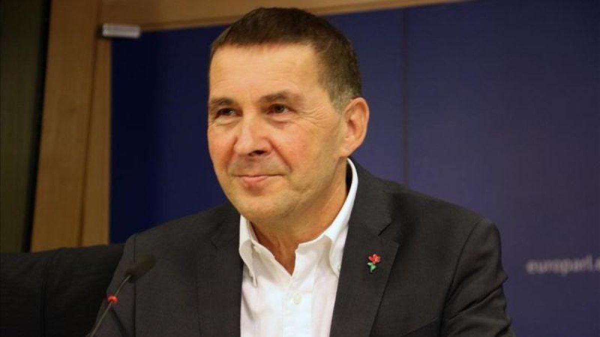 Arnaldo Otegi, en rueda de prensa en el Parlamento Europeo-NATALIA SEGURA (ACN)