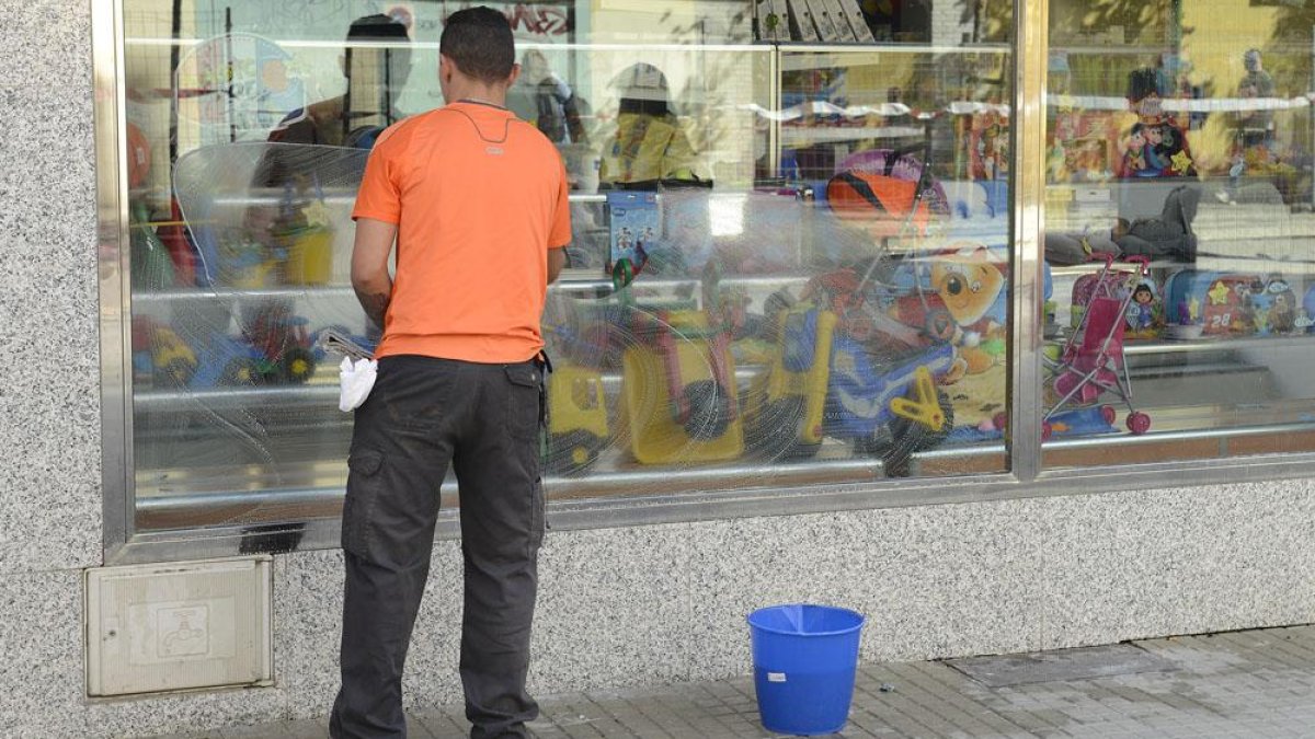 La hostelería y el comercio son los sectores que más se han resentido en la actividad y el empleo durante la pandemia. RAÚL OCHOA