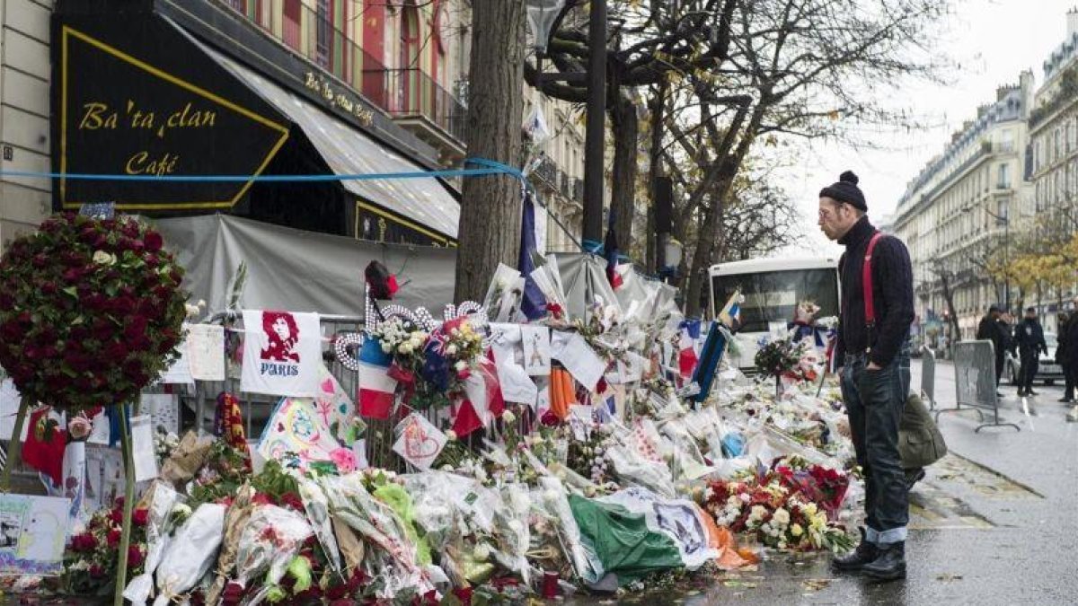 Imagen de la entrada de la sala de conciertos parisina Bataclán, tras el atentado terrorista, en el 2015.-YOAN VALAT