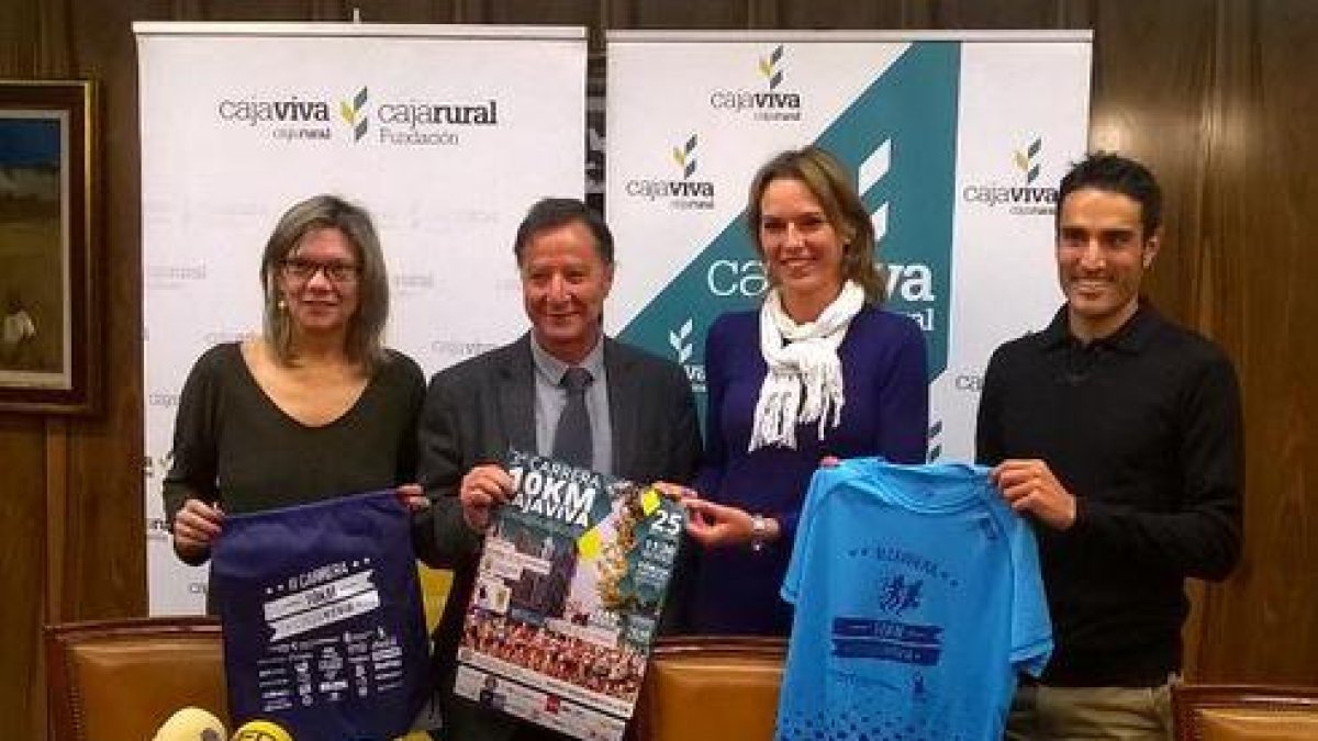 La presentación del acto se celebró en la sede central de Cajaviva.-