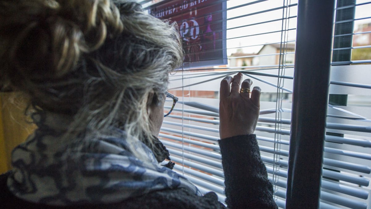 Dimitrana, en su local de hostelería, asegura que la ansiedad te paraliza. ISRAEL L. MURILLO