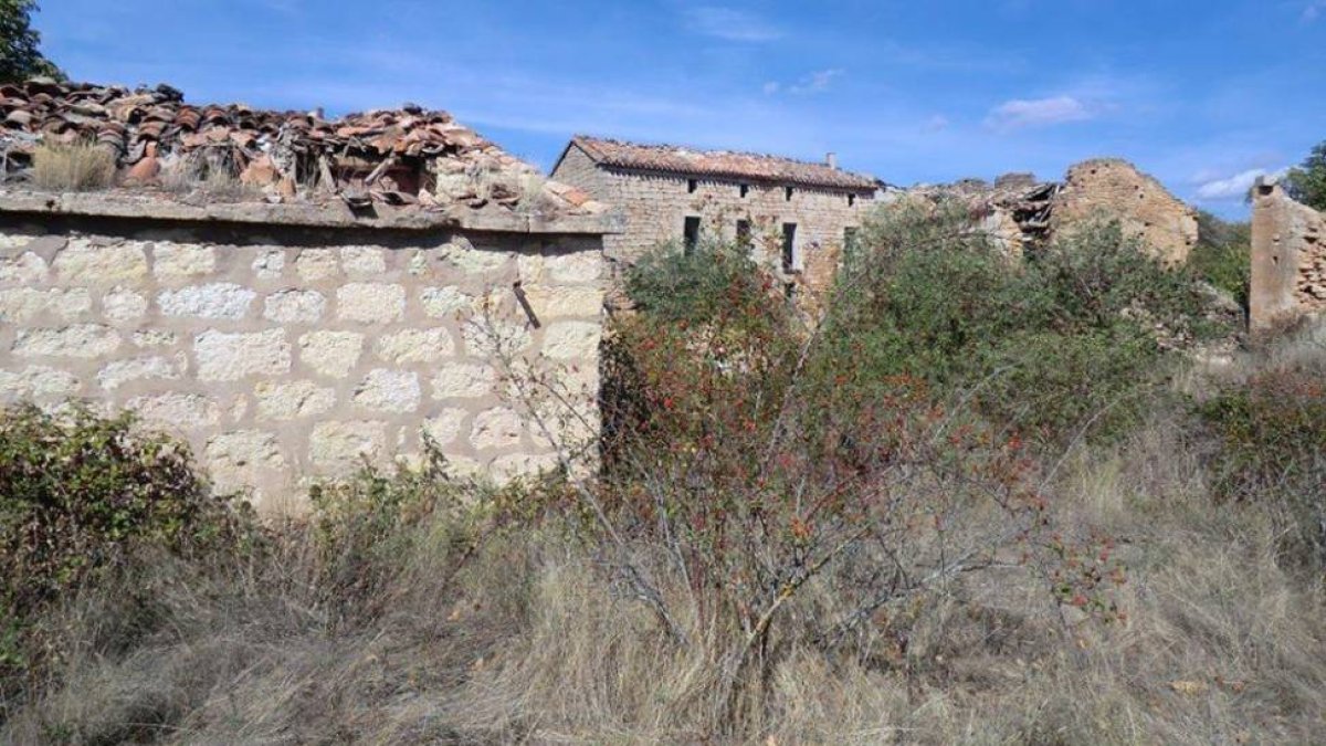 Fotografía de uno de los pueblos a la venta en la provincia de Burgos.-ALDEASABANDONADAS.COM