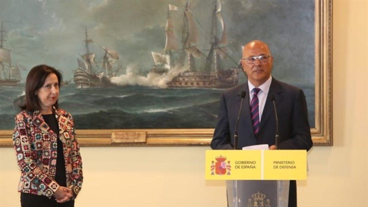 Olivares, en un acto junto a Robles.-EL PERIÓDICO