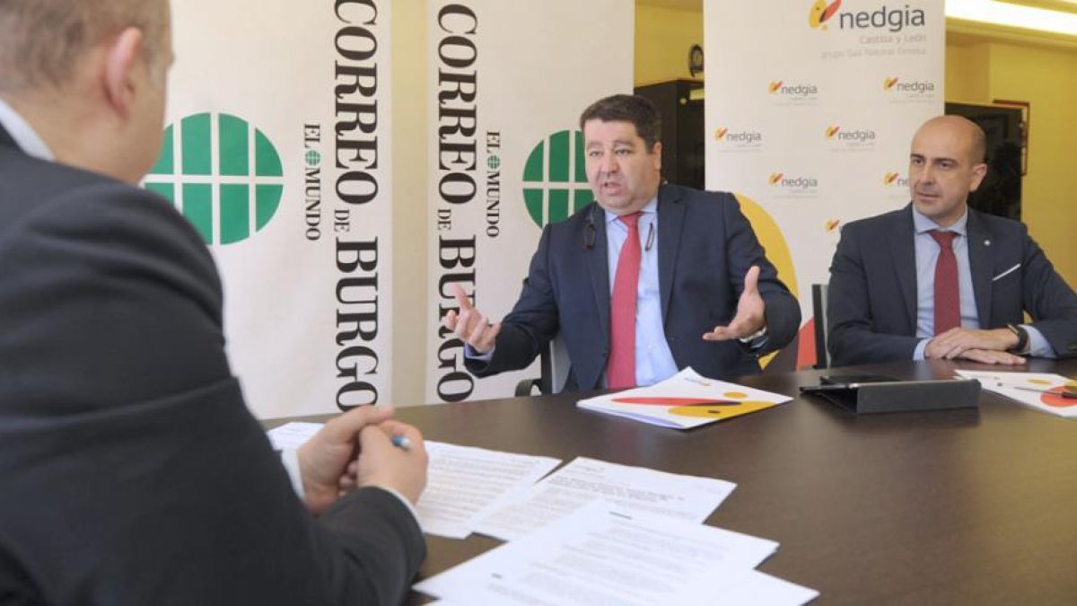 Urbano Peñas, delegado de Nedgia en Burgos, Palencia ySoria y Javier de Celis, responsable de Gran Consumo e Infraestructuras de la zona Norte-ISRAEL L. MURILLO