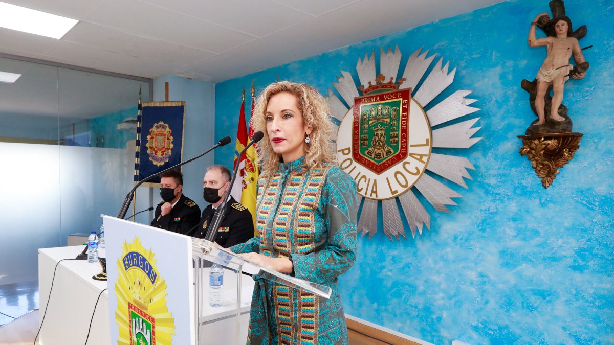 La concejala de Seguridad Ciudadana, Blanca Carpintero, durante la presentación de la memoria de la Policía Local de 2021. TOMÁS ALONSO