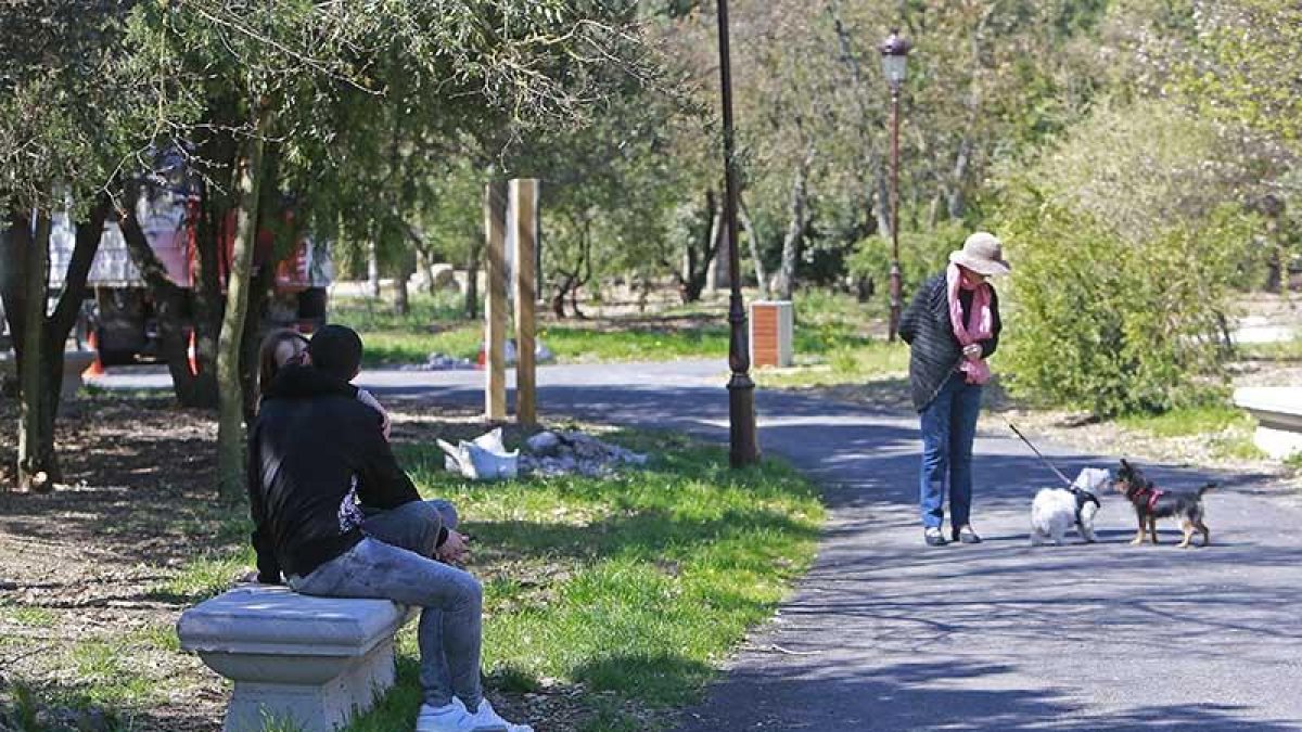 Los caminos principales del parque de La Quinta se han realfaltado y los interiores son de suelo terrizo.-RAÚL G. OCHOA