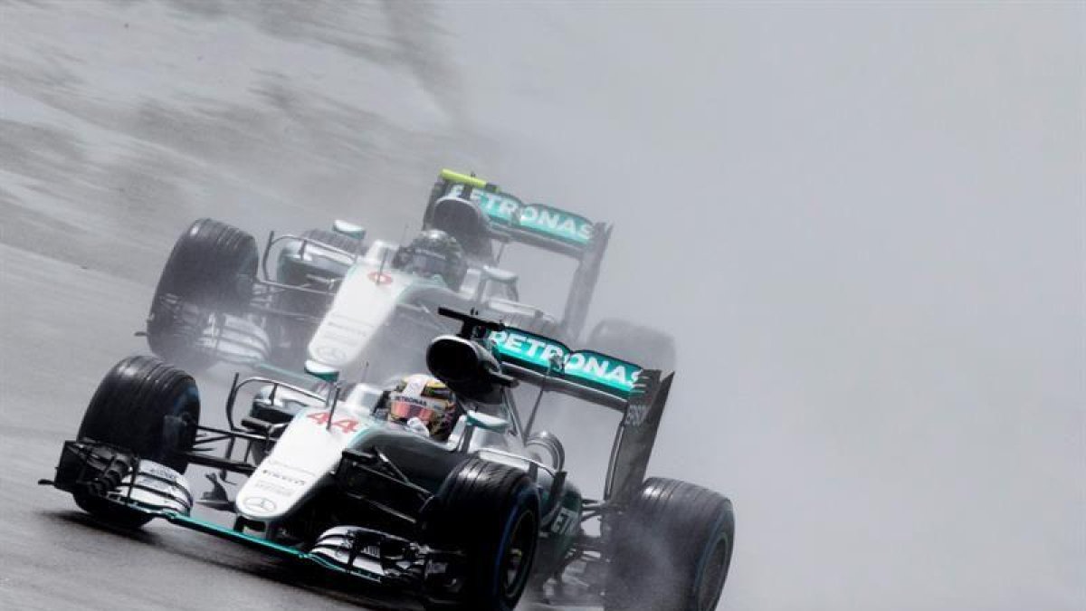 Hamilton durante la carrera.-EFE