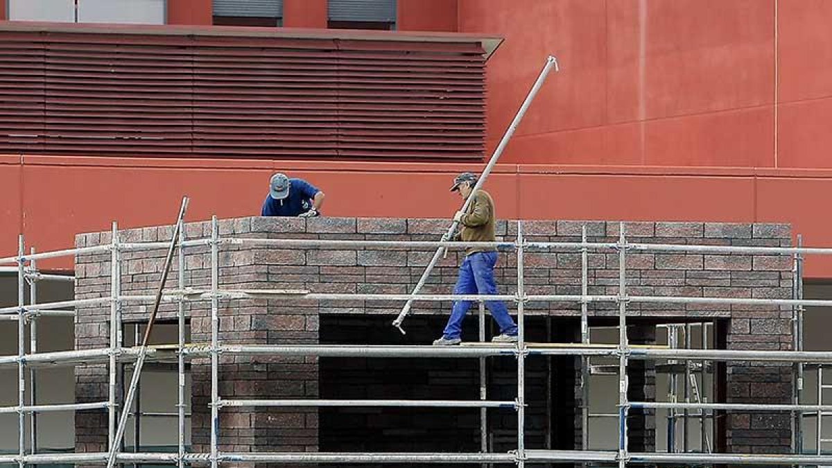 La nueva construcción dobla a los proyectos de rehabilitación que se presentan a visar.-RAÚL G. OCHOA