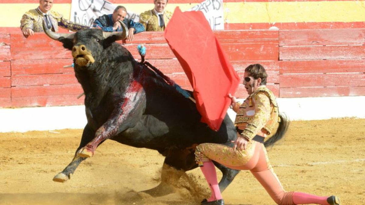 Juan José Padilla tuvo una espléndida tarde en su regreso a la plaza de Roa-A. CALVO