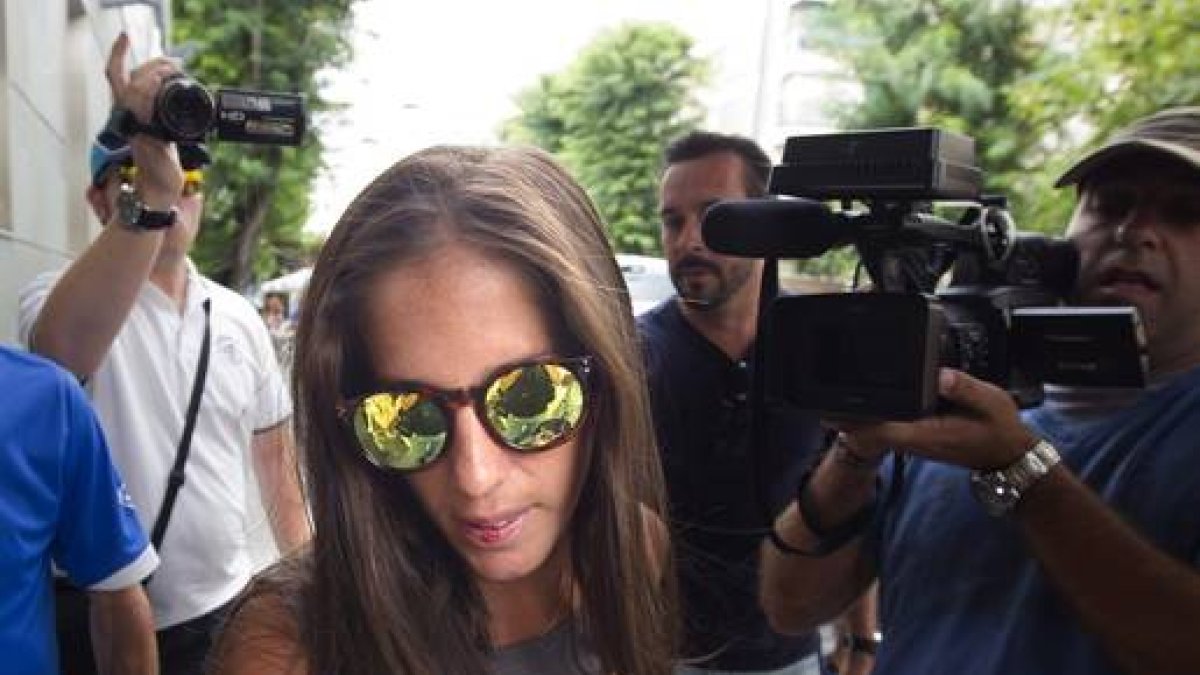 La sobrina de Isabel Pantoja, Anabel Pantoja, a su llegada este jueves al Hospital Infanta Luisa.-Foto: EFE / JOSÉ MANUEL VIDAL