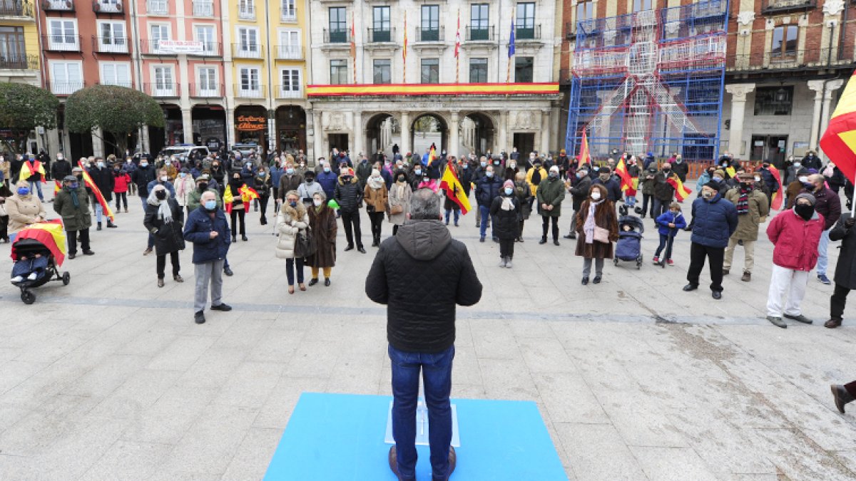 Acto de Vox en defensa de la Constitución celebrado en la Plaza Mayor. SANTI OTERO