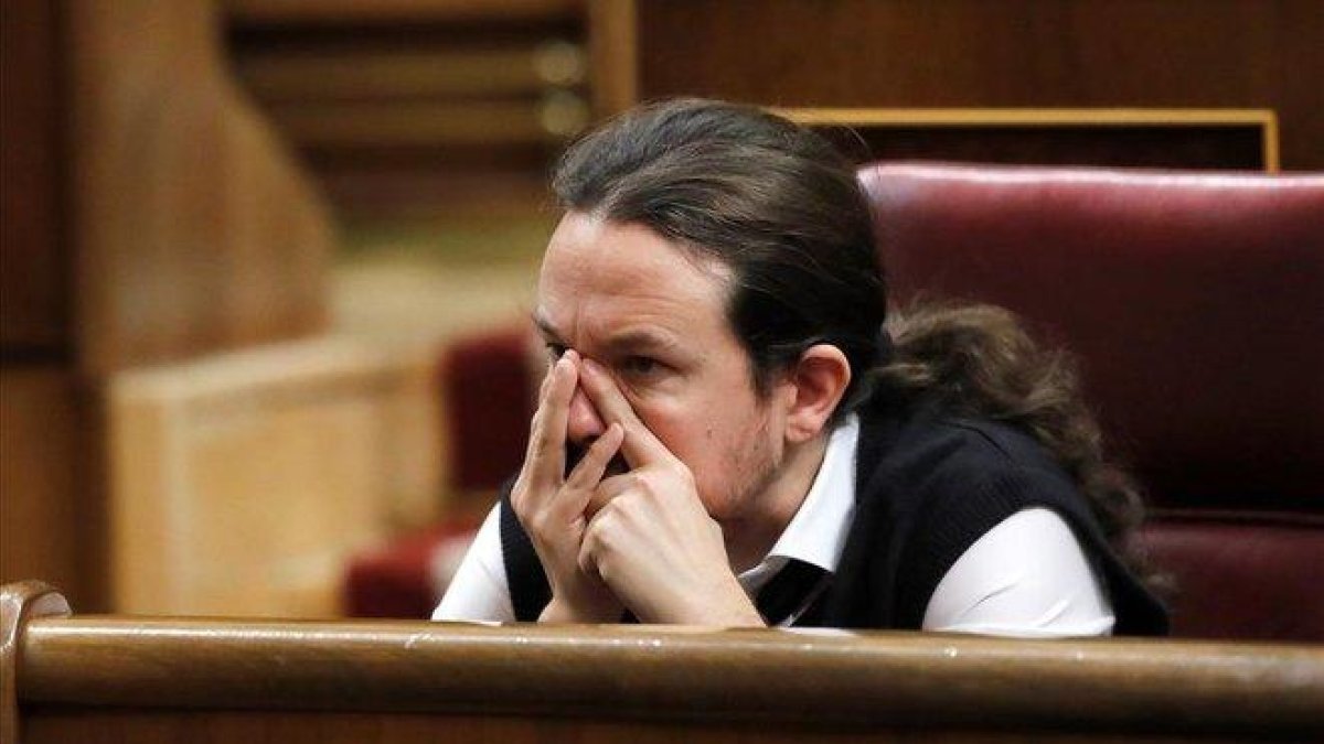 Pablo Iglesias, en la segunda jornada del debate de investidura de Pedro Sánchez.-JUAN CARLOS HIDALGO / EFE