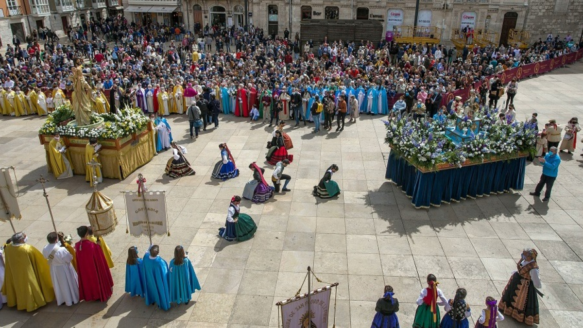 Domingo de Resurrección en la plaza del Rey San Fernando de Burgos. TOMÁS ALONSO