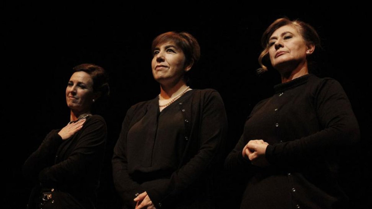 Carolina García, Mavi Gutiérrez y Marian Pérez encarnan a Carmen Sotillo.-Juan Carlos Gallego.