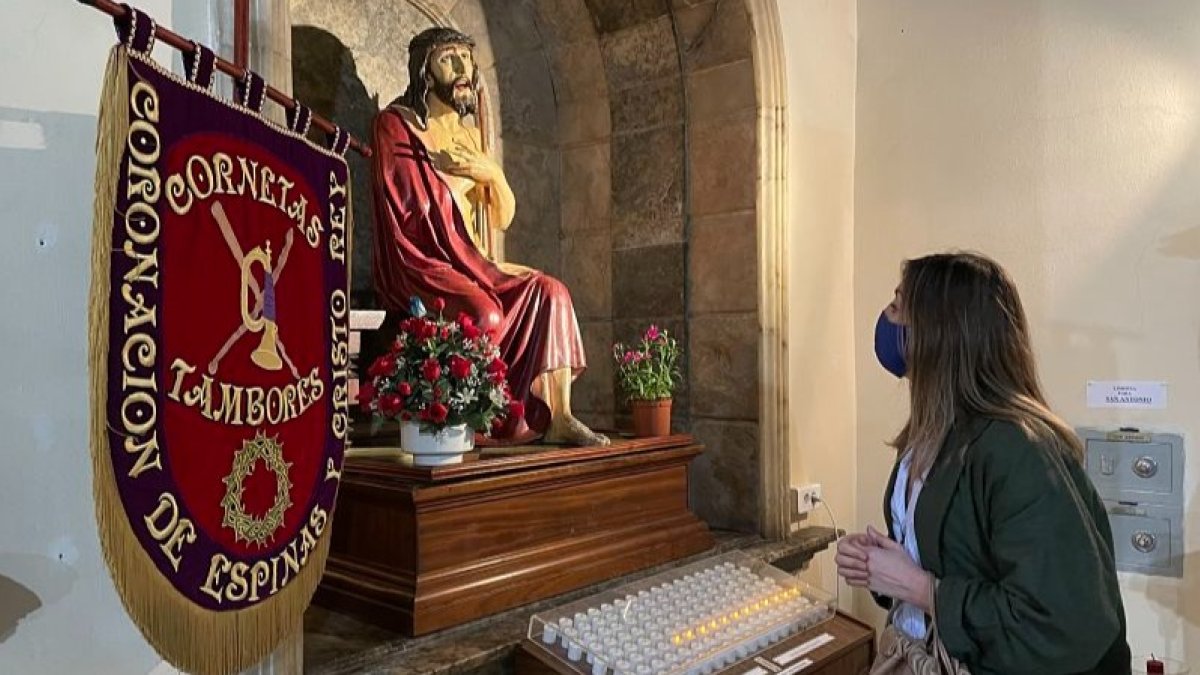 La portavoz del grupo popular en el Ayuntamiento de Burgos, Carolina Blasco, en la parroquia de San Lorenzo. ECB