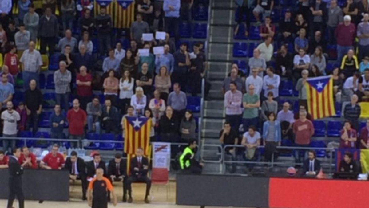 Aficionados del  Palau protestan por las detenciones-EL PERIÓDICO