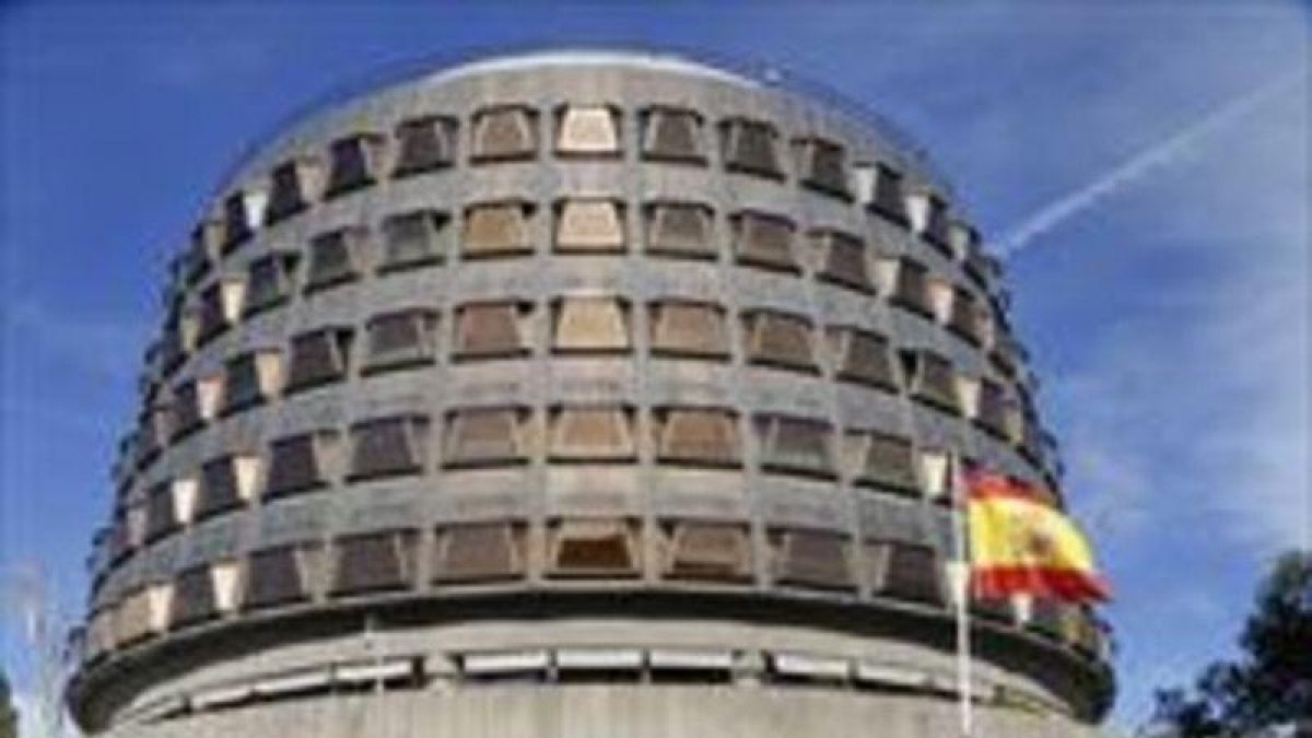 El edificio del Tribunal Constitucional, en Madrid, ayer.-AGUSTÍN CATALÁN