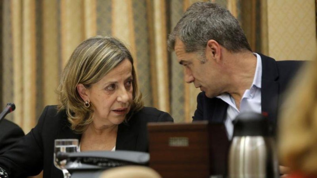 Carmen Navarro, tesorera del PP, durante la comparecencia en la comisión de calidad democrática del Congreso.-JOSE LUIS ROCA