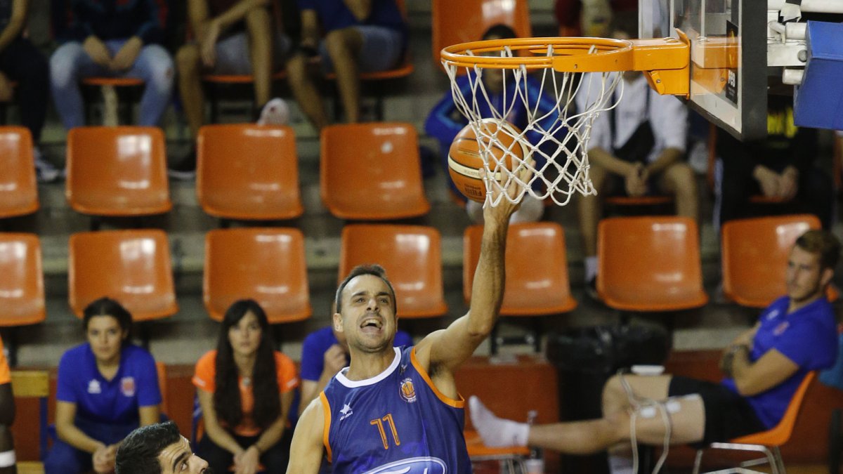 Ruiz de Galarreta fuerza la penetración. SANTI OTERO