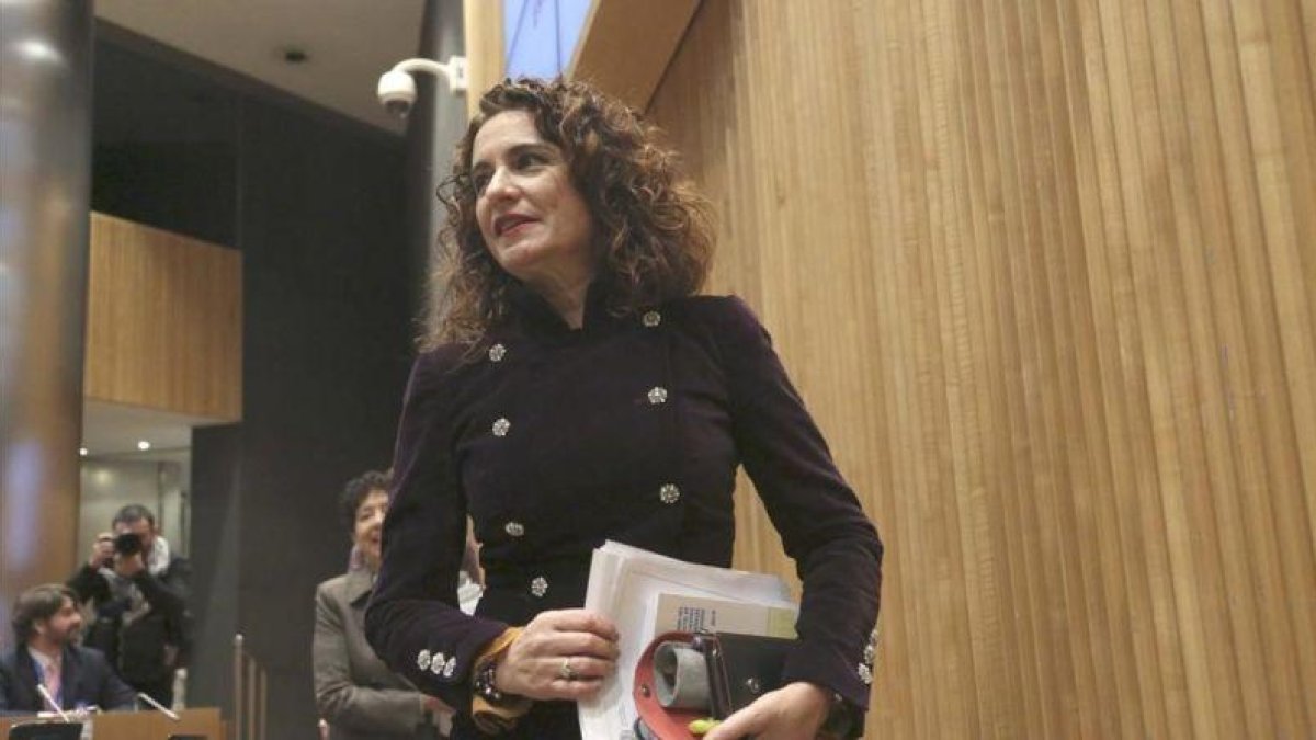 La ministra de Hacienda, María Jesús Montero, en la presentación del proyecto de ley de Presupuestos en el Congreso de los Diputados.-DAVID CASTRO
