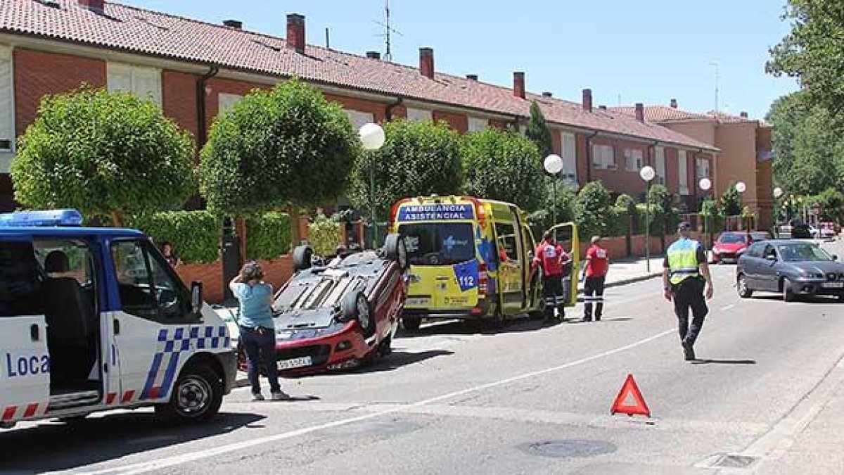 El suceso se produjo en la calle Benito Pérez Galdós, en las cercanías de La Milanera y la Politécnica.-MIGUEL CUENCA-ROMERO