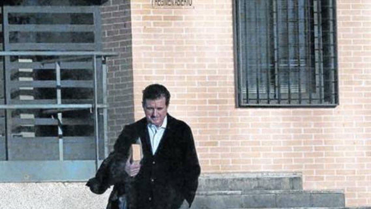 aume Matas abandona la prisión de Segovia tras serle concedido el tercer grado, el pasado 31 de octubre.-EFE/ AURELIO MARTÍN