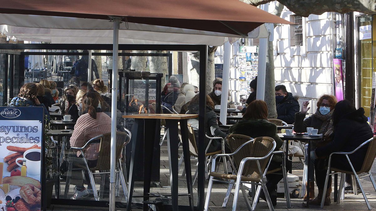 Imagen de una terraza de la capital. ISRAEL L. MURILLO